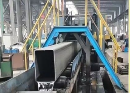 ASTM EN, BS, JIS Estrutura de tubos Secções tubulares de aço com acabamento de superfície de verniz