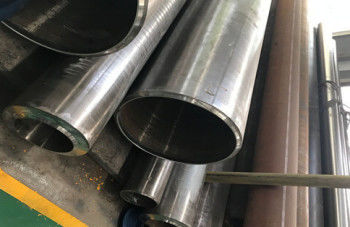 Tubos de aço ligado resistentes a altas temperaturas para aplicações de trabalho pesado