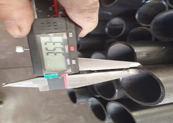 Tubo sem costura personalizado com tolerância de ± 10% e serviço de processamento de perfuração