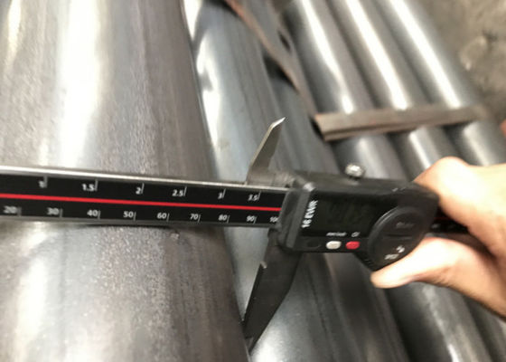 Tubo soldado de aço carbono com acabamento de superfície nua para desempenho ideal em forma retangular